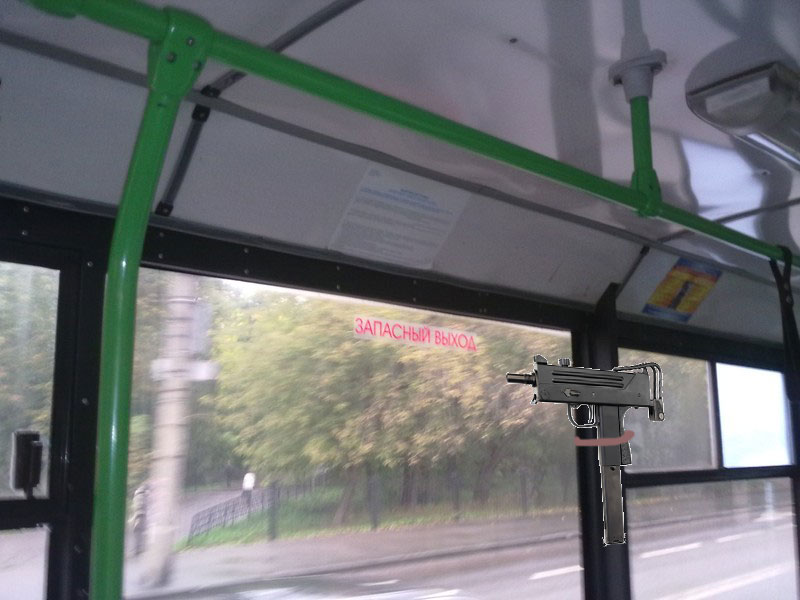 Вход выход в автобусе. Аварийный люк в автобусе. Автобус с кронштейном. Стекло автобуса. Аварийный выход на стекло в автобусе.